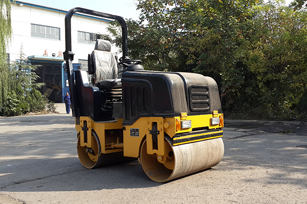 2噸<a target='_blank'>壓路機</a> 2噸<a target='_blank'>壓路機</a>