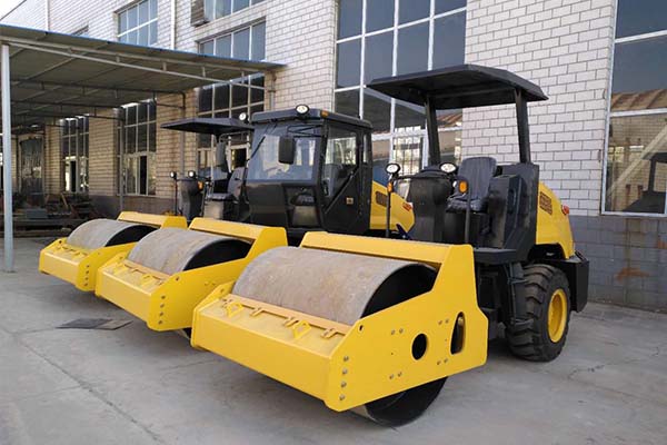 <a href='http://www.raalte.cn' target='_blank'>壓路機</a>廠家