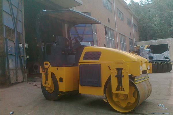 輪胎壓路機(jī) 輪胎壓路機(jī)